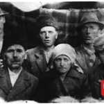 
						KORDAS family of Haluszczyńce in Kuznia, Krasnojarski Kraj, Siberia, 1941: (standing, left to right) sons, Michal (1921-), Jakub (1907-1996), Kazimierz (1910-198?); (seated) father, Jan (1878-1943), mother, Maria z.d. Bych (1888-1969), and son, Franciszek (1924-). Rodzina Kordasów na zeslaniu, obok rodziców siedzi Franciszek Kordas, z tylu stoja bracia Michal, Jakub i Kazimierz. - Jesli ktokolwiek jest w posiadaniu jakichkolwiek informacji o rodzinie Kordasów lub zna osoby badz kontakty umozliwiajace poszerzenie wiedzy na ten temat uprzejmie proszę o kontakt poczta elektroniczna (e-mail). - If anyone is in possession of any information about possibly related KORDAS families or has any access to persons or contacts that would advance knowledge of this subject I request that you contact me by e-mail. - Related families from Haluszczynce include BYCH, BYKOWY, CHRUSZCZ, DIDUCH, FURYK, GARBICZ, GLADYSZ, HNATYSZYN, ISKIERSKI, LUCHKA, PATRON, PYTEL, ROMANYSZYN, SZOBER, TRACZ, ZAREMBA, etc.					