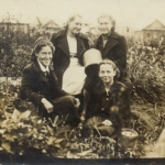 
						Group of women in Poldniewcia					