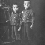 
						Czesław (on the left) and his non-identical twin brother Edmund . Brothers are aged 5 years. Photo taken in Dawid-Gródek on 15 Oct 1924.					