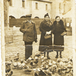 
						Friends or family in Krakow with Helena Rozbicka (on right)					