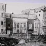 
						Cytron Beth Midrash. Located on Polna (Warynskiego) street. At the front of that builidng is memorial plaque. One of the members of Citron Family, Aron - was founder of Citroen Car Factory in France. The builidng still exist. Is paint gallery located. Photo taken in 1988					