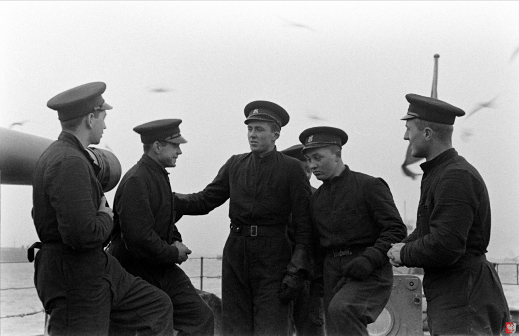 Crew of OPR Burza having arrived in the UK under the command of Captain Nahorski