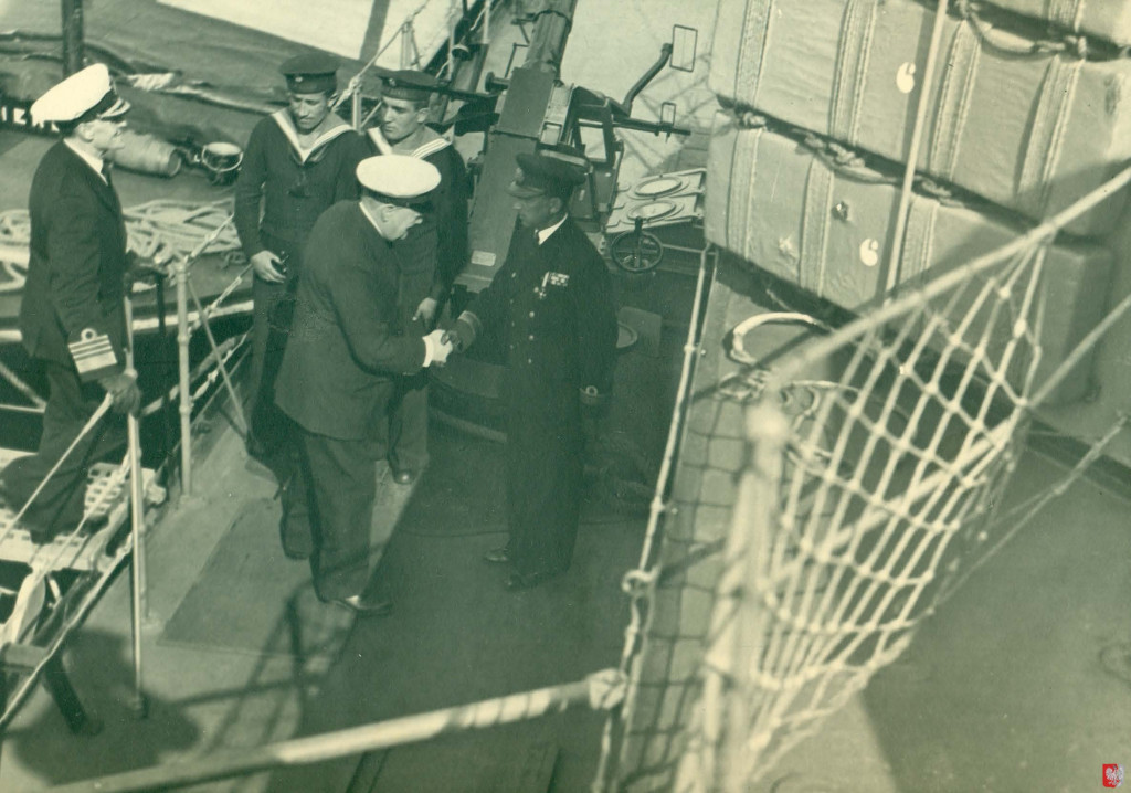 The First Sea Lord, Winston Churchill, is welcomed on board ORP Burza by Commander Nahorski.