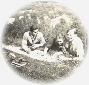Janka (centre) with Leon Gladun (left)
on a picnic in the mountains of Krzemieniec