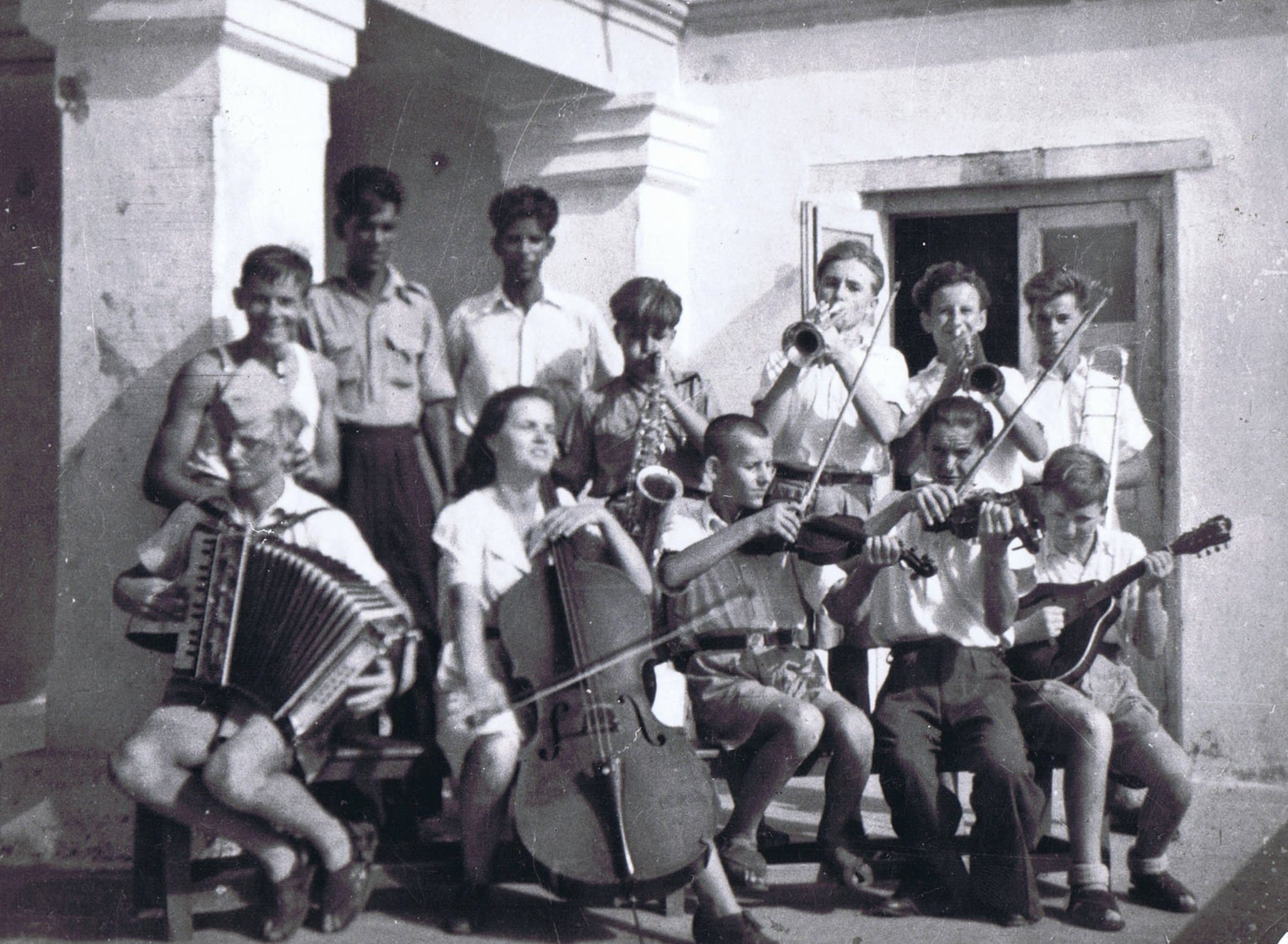 Part of the orchestra with Indian music teachers, Balachadi; source: from the collection of Wiesław Stypuła