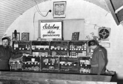 School shop of the 2nd Corps, Italy; source: private collection of Prof. Zbigniew Wawer School shop of the 2nd Corps, Italy; source: private collection of Prof. Zbigniew Wawer