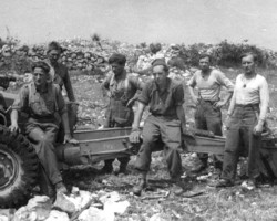 Artillerymen – preparations for combat – the Battle of Monte Cassino, May 1944; source: private collection of Prof. Zbigniew Wawer Artillerymen – preparations for combat – the Battle of Monte Cassino, May 1944; source: private collection of Prof. Zbigniew Wawer