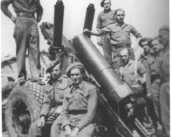 Soldiers of the 2nd Artillery Group with heavy artillery equipment – with their hand on the barrel – gunner Józef Gazdowicz, Italy, 1944; source: private collection of Stan Gazdowicz, Kresy-Siberia Foundation Soldiers of the 2nd Artillery Group with heavy artillery equipment – with their hand on the barrel – gunner Józef Gazdowicz, Italy, 1944; source: private collection of Stan Gazdowicz, Kresy-Siberia Foundation