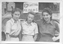 "Pestki" at the field canteen no. 5 run by PSK, Italy, 1944; source: Kresy-Siberia Foundation "Pestki" at the field canteen no. 5 run by PSK, Italy, 1944; source: Kresy-Siberia Foundation