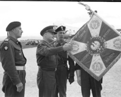 The banner of the Carpathian Uhlan Regiment presented to General Władysław Anders and General Bolesław Duch (in the middle); source: private collection of Tomasz Skrzyński, Kresy-Siberia Foundation The banner of the Carpathian Uhlan Regiment presented to General Władysław Anders and General Bolesław Duch (in the middle); source: private collection of Tomasz Skrzyński, Kresy-Siberia Foundation