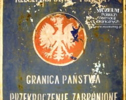 Information board. a board made of sheet metal, dimensions: 75 x 80 cm and thickness 0.3 cm. The board most probably comes from the Polish-German border (Silesia region) from the place where the road crossed the border. Before 1939. Collections of the Museum of Polish Border Formations