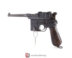 Mauser wz 96 semi-automatic pistol
The weapon is made in Germany, designed by Paul Mauser, operating on the principle of partial recoil of the barrel (6 mm) and acting as a recoil of the bolted breech when fired. Weapon caliber 7.63 mm, weapon length 290 mm, barrel length 140 mm, weight of the weapon with a magazine 1287 g, initial velocity of the projectile 430 m / s, range up to 1000 m, magazine for 6, 10.20 rounds. The weapon was carried in a wooden holster, which could also be used as an adaptable stock that allows firing from the shoulder. The gun consists of 37 parts, built in many varieties and versions. According to the regulations, officers in the Second Polish Republic were obliged to buy pistols with their own money. These matters were regulated by the commanders of the sub-units. Thus, these weapons appeared in border formations as a non-permanent Polish Arms Museum in Kołobrzeg