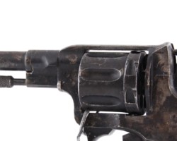 Nagant revolver wz 30
This revolver was a weapon developed in the workshop of a Belgian engineer. Emil Nagant in 1895. The patent was sold with the machines to Poland, where production began in Radom. It was a repeating revolver operating on the principle of mechanical drum rotation, activated by a ratchet device initiated by the trigger mechanism. Caliber - 7.62 mm, weight - 0.75 kg, length - 230 mm, barrel length - 114 mm, drum capacity - 7 rounds, the initial velocity of the missile - 280 m / s, the initial energy - 270 J, the highest sight - 50 m, range 700 m. According to the regulations, officers in the Second Polish Republic were obliged to buy pistols with their own money. These matters were regulated by the commanders of the sub-units. Thus, this weapon appeared in border formations as non-permanent
The Museum of Polish Arms in Kołobrzeg