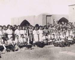 Youth from Polish refugee centers at the cemetery in Isfahan on All Souls' Day, Iran, 1944; source: from the collection of Wiesław Stypuła Youth from Polish refugee centers at the cemetery in Isfahan on All Souls' Day, Iran, 1944; source: from the collection of Wiesław Stypuła