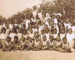 A group of Polish gymnasts in the Ahwaz camp, Iran, 1943; source: from the collection of Wiesław Stypuła A group of Polish gymnasts in the Ahwaz camp, Iran, 1943; source: from the collection of Wiesław Stypuła