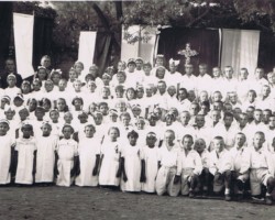 Polish children from the orphanage of camp no. 3 after receiving their First Holy Communion in Tehran, Iran, 1942; ; source: from the collection of Wiesław Stypuła Polish children from the orphanage of camp no. 3 after receiving their First Holy Communion in Tehran, Iran, 1942; ; source: from the collection of Wiesław Stypuła
