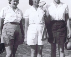 Janina Dobrostańska – pre-war actress and cultural life animator in the estate (in the middle) in the company of Helena Kordas (on the right) and community center worker Teresa Pelc, Balachadi; source: from the collection of Wiesław Stypuła Janina Dobrostańska – pre-war actress and cultural life animator in the estate (in the middle) in the company of Helena Kordas (on the right) and community center worker Teresa Pelc, Balachadi; source: from the collection of Wiesław Stypuła