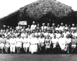 Polish and British employees of the Osiedle Starosty before leaving Valivade (and leaving the office) of the starosta Władysław Jagiełłowicz: (sitting from the left) Kazimiera Kowalewska, Julia Dąbrowska, Jadwiga Brażuk, Zygmunt Łopiński, NN, Zdzisław Żerebecki, Fr. Jan Przybysz, Władysław Jagiełłowicz, Mabel Button, Roman Dusza, Fr. Leopold Dallinger, Olgierd Grabianka, Janina Dobrostańska, Bronisław Tijewski, (standing in the middle row from the left) Leontyna Turowicz, NN, Olga Ostrihańska, Janina Kossowska, Wanda Czekierska, Zofia Saplis, NN, Helena Skrzeczkowska, Halina Hajdul, NN, F. Pietrulewicz, Halina Chrystowska, Stanisława Żołądkiewicz, Felicja Żogał, Weronika Feń, Wiesława Klepacka, Tatiana Pawłowska, Irena Magnuszewska, Adam Dzierżek, Wawrzyniec Oszmiański, Franciszek Wałdoch, (standing in the top row from the left) Leon Wawrzynowicz, Witold Bidakowski, Eugenia Latawiec, Wiktor Chojno, Eugenia Zimińska, NN, NN, NN, Halina Jędrychowska, Roman Fałdrowicz, Henryka Gromadzka, Janina Gurgul, nn, Wojciech Pitura, 1945; source: Poles from India Association Polish and British employees of the Osiedle Starosty before leaving Valivade (and leaving the office) of the starosta Władysław Jagiełłowicz: (sitting from the left) Kazimiera Kowalewska, Julia Dąbrowska, Jadwiga Brażuk, Zygmunt Łopiński, NN, Zdzisław Żerebecki, Fr. Jan Przybysz, Władysław Jagiełłowicz, Mabel Button, Roman Dusza, Fr. Leopold Dallinger, Olgierd Grabianka, Janina Dobrostańska, Bronisław Tijewski, (standing in the middle row from the left) Leontyna Turowicz, NN, Olga Ostrihańska, Janina Kossowska, Wanda Czekierska, Zofia Saplis, NN, Helena Skrzeczkowska, Halina Hajdul, NN, F. Pietrulewicz, Halina Chrystowska, Stanisława Żołądkiewicz, Felicja Żogał, Weronika Feń, Wiesława Klepacka, Tatiana Pawłowska, Irena Magnuszewska, Adam Dzierżek, Wawrzyniec Oszmiański, Franciszek Wałdoch, (standing in the top row from the left) Leon Wawrzynowicz, Witold Bidakowski, Eugenia Latawiec, Wiktor Chojno, Eugenia Zimińska, NN, NN, NN, Halina Jędrychowska, Roman Fałdrowicz, Henryka Gromadzka, Janina Gurgul, nn, Wojciech Pitura, 1945; source: Poles from India Association