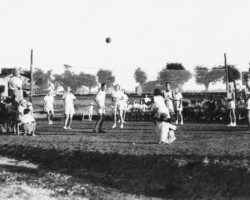 A volleyball match played in the housing estate - boys versus girls, Valivade; source: Poles from India Association A volleyball match played in the housing estate - boys versus girls, Valivade; source: Poles from India Association