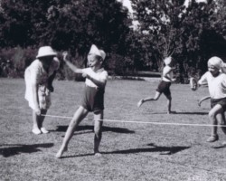 Polish children during gymnastics lessons in a temporary center, Quetta, 1942; source: from the collection of Wiesław Stypuła Polish children during gymnastics lessons in a temporary center, Quetta, 1942; source: from the collection of Wiesław Stypuła