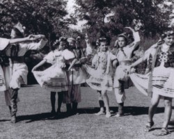 Polish children during dance performances in a temporary center, Quetta, 1942; source: from the collection of Wiesław Stypuła Polish children during dance performances in a temporary center, Quetta, 1942; source: from the collection of Wiesław Stypuła