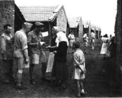 Poles from the British army visiting a settlement for Polish refugees, Valivade, 1946; source: Poles from India Association Poles from the British army visiting a settlement for Polish refugees, Valivade, 1946; source: Poles from India Association