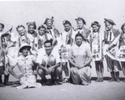 Polish children after occasional performances with their guardian Janina Dobrostańska and Dr. Jan Konarski; source: from the collection of Wiesław Stypuła Polish children after occasional performances with their guardian Janina Dobrostańska and Dr. Jan Konarski; source: from the collection of Wiesław Stypuła