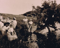 Youth and scouts from the Polish settlement in Balachadi at the seasonal reservoir near the large Duży Lasek – in their favorite social meeting place and at the same time a frequent place of scout gatherings, Balachadi; source: from the collection of Wiesław Stypuła Youth and scouts from the Polish settlement in Balachadi at the seasonal reservoir near the large Duży Lasek – in their favorite social meeting place and at the same time a frequent place of scout gatherings, Balachadi; source: from the collection of Wiesław Stypuła