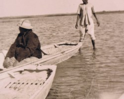Temporary reservoir near Duży Lasek – inhabitants of the village of Balachadi on boats; source: from the collection of Wiesław Stypuła Temporary reservoir near Duży Lasek – inhabitants of the village of Balachadi on boats; source: from the collection of Wiesław Stypuła