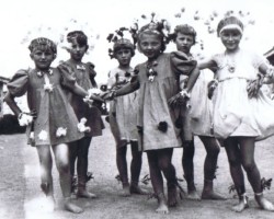 Children's dance group during a show organized for the youngest, Balachadi; source: from the collection of Wiesław Stypuła Children's dance group during a show organized for the youngest, Balachadi; source: from the collection of Wiesław Stypuła