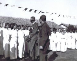 Polish children in formal attire at an assembly during the inspection of the estate by Jerzy Litewski – Consul General of the Republic of Poland in Bombay, Balachadi, 1945; source: from the collection of Wiesław Stypuła Polish children in formal attire at an assembly during the inspection of the estate by Jerzy Litewski – Consul General of the Republic of Poland in Bombay, Balachadi, 1945; source: from the collection of Wiesław Stypuła