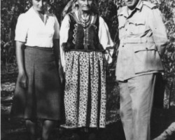 Major Ludwik Naimski with his mother-in-law and sister-in-law Krystyna Peszyńska involved in cultural activities in the Valivade settlement, 1944; source: Koło Polaków z Narodów Zjednoczonych Major Ludwik Naimski with his mother-in-law and sister-in-law Krystyna Peszyńska involved in cultural activities in the Valivade settlement, 1944; source: Koło Polaków z Narodów Zjednoczonych