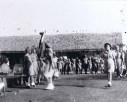 The godfather of the Jamnagar troop banner – Maharaja Jam Saheb Digvijaysinhji and the commander of the Balachadi settlement – Father Franciszek Pluta during the reception of the troop parade, 1945; source: from the collection of Wiesław Stypuła The godfather of the Jamnagar troop banner – Maharaja Jam Saheb Digvijaysinhji and the commander of the Balachadi settlement – Father Franciszek Pluta during the reception of the troop parade, 1945; source: from the collection of Wiesław Stypuła