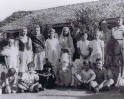 Part of the group performing in "Nativity play" and the director of the show – Janina Dobrostańska (left) and Zofia Czerwiowska, Balachadi; source: from the collection of Wiesław Stypuła Part of the group performing in "Nativity play" and the director of the show – Janina Dobrostańska (left) and Zofia Czerwiowska, Balachadi; source: from the collection of Wiesław Stypuła