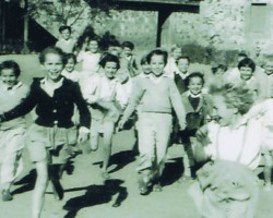 Polish children running to welcome guests (usually bringing gifts to the youngest) in the settlement, Balachadi; source: from the collection of Wiesław Stypuła Polish children running to welcome guests (usually bringing gifts to the youngest) in the settlement, Balachadi; source: from the collection of Wiesław Stypuła