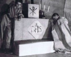 A staging of "Kordian" prepared by first-grade secondary school students (starring Bohdan Czaykowski and Marian Różański), Balachadi, 1946; source: from the collection of Wiesław Stypuła A staging of "Kordian" prepared by first-grade secondary school students (starring Bohdan Czaykowski and Marian Różański), Balachadi, 1946; source: from the collection of Wiesław Stypuła