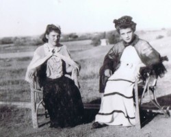 Children's show "Cinderella" directed by Janina Dobrostańska, Balachadi, 1945; source: from the collection of Wiesław Stypuła Children's show "Cinderella" directed by Janina Dobrostańska, Balachadi, 1945; source: from the collection of Wiesław Stypuła