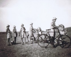Transport of equipment for a two-day scout camp, 1945; source: from the collection of Wiesław Stypuła Transport of equipment for a two-day scout camp, 1945; source: from the collection of Wiesław Stypuła