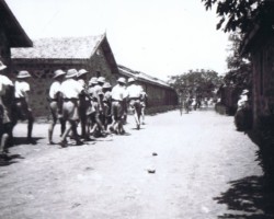 Youth leaving the housing estate dining hall, Balachadi; source: from the collection of Wiesław Stypuła Youth leaving the housing estate dining hall, Balachadi; source: from the collection of Wiesław Stypuła