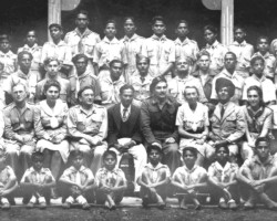 Indian scouts and Polish scouts, including: Leszek Bełdowski, Zbigniew Nowicki, Stanisław Ucinek, Danuta Pniewska, Jan Orysiuk, Zofia Balawender, priest Kazimierz Kozłowski, scoutmaster Zdzisław Peszkowski, Anna Handerek, Zofia Ostrihańska, Estela Czekierska, Maria Leśniak, Valivade; source: Koło Polaków z India Indian scouts and Polish scouts, including: Leszek Bełdowski, Zbigniew Nowicki, Stanisław Ucinek, Danuta Pniewska, Jan Orysiuk, Zofia Balawender, priest Kazimierz Kozłowski, scoutmaster Zdzisław Peszkowski, Anna Handerek, Zofia Ostrihańska, Estela Czekierska, Maria Leśniak, Valivade; source: Koło Polaków z India