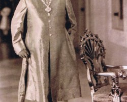 Maharaja Jam Saheb Digvijaysinhji at his throne; source: from the collection of Wiesław Stypuła Maharaja Jam Saheb Digvijaysinhji at his throne; source: from the collection of Wiesław Stypuła