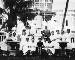 The team of the Paris Hospital in Bombay, where several Polish sisters from the Valivade estate were sent, visible are Dr. Mistry with his wife, delegate Michał Goławski and sisters from the hospital in Valivade, October 1946; source: Circle of Poles from Niechciały from Niechciały The team of the Paris Hospital in Bombay, where several Polish sisters from the Valivade estate were sent, visible are Dr. Mistry with his wife, delegate Michał Goławski and sisters from the hospital in Valivade, October 1946; source: Circle of Poles from Niechciały from Niechciały