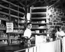 A grocery store in the Polish refugee settlement in Valivade; source: Poles from India Association A grocery store in the Polish refugee settlement in Valivade; source: Poles from India Association