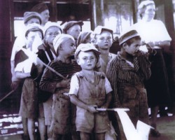 Children under the care of Polish military units, USSR, 1941/1942; source: from the collection of Wiesław Stypuła Children under the care of Polish military units, USSR, 1941/1942; source: from the collection of Wiesław Stypuła