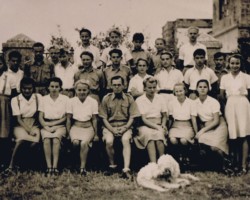 First grade of secondary school with his brother Stanisław (Slovak – sitting in the center) and his dog Abu, Balachadi, 1946; source: from the collection of Wiesław Stypuła First grade of secondary school with his brother Stanisław (Slovak – sitting in the center) and his dog Abu, Balachadi, 1946; source: from the collection of Wiesław Stypuła
