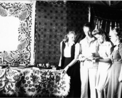 Exhibition of Indian handicrafts in a settlement for Polish refugees, where an attempt was made to explore the culture, art and history of hospitable India, Valivade, 1946; source: Poles from India Association Exhibition of Indian handicrafts in a settlement for Polish refugees, where an attempt was made to explore the culture, art and history of hospitable India, Valivade, 1946; source: Poles from India Association
