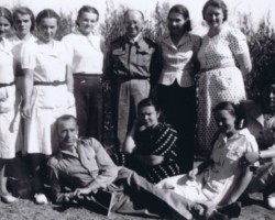 A group of teachers on a trip, Balachadi, 1945; source: from the collection of Wiesław Stypuła A group of teachers on a trip, Balachadi, 1945; source: from the collection of Wiesław Stypuła