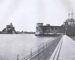 Old Fort in Jamnagar; source: Naoroji M. Dumasia, Jamnagar and its Ruler, Bombay 1927 Old Fort in Jamnagar; source: Naoroji M. Dumasia, Jamnagar and its Ruler, Bombay 1927