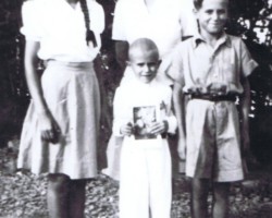 Siblings Janina and Zbyszek Bartosz and their younger brother – Czesław – making his First Holy Communion, accompanied by catechist Janina Ptak, Balachadi, 1946; source: from the collection of Wiesław Stypuła Siblings Janina and Zbyszek Bartosz and their younger brother – Czesław – making his First Holy Communion, accompanied by catechist Janina Ptak, Balachadi, 1946; source: from the collection of Wiesław Stypuła