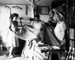 A fabric shop in Valivade; source: Poles from India Association A fabric shop in Valivade; source: Poles from India Association